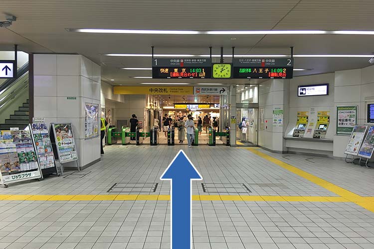 01 武蔵境駅を降りて中央改札へ向かいます。